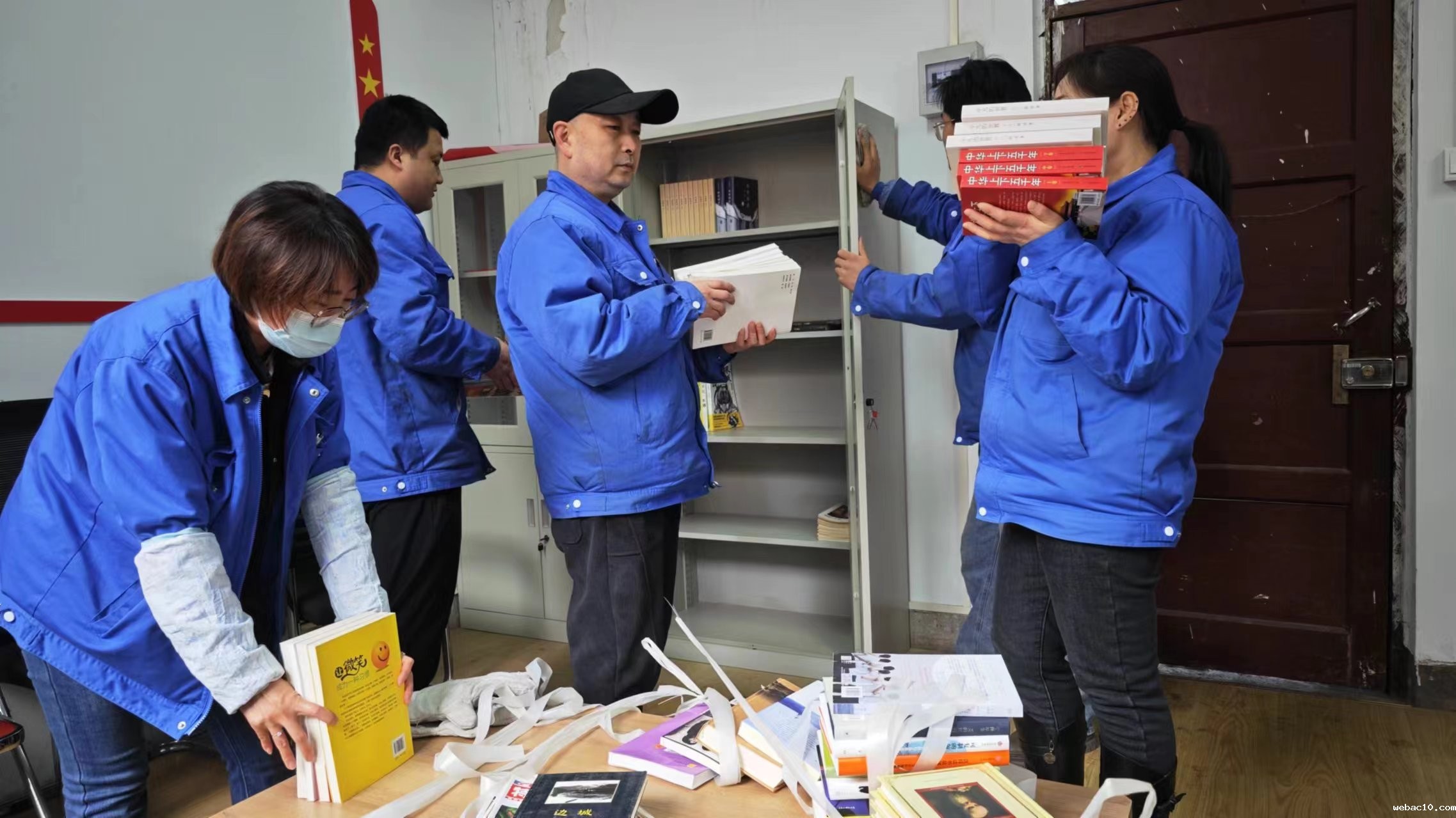 雷锋精神永放光芒